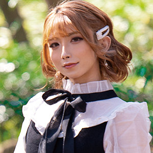 こはくちゃん衝撃デビュー!神クリチ○ポが男を狂わせる極上ビニ本